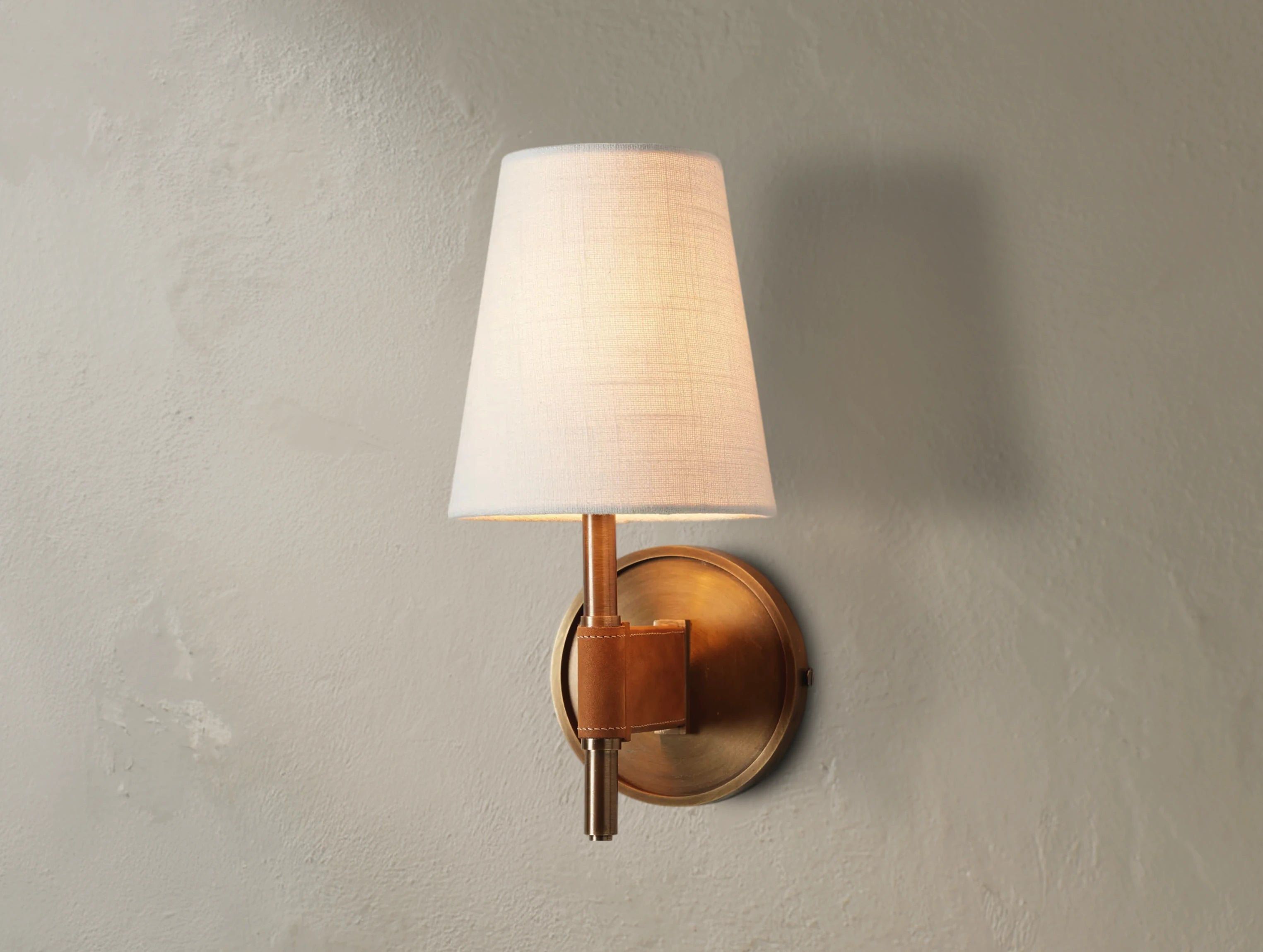 Notis Sconce