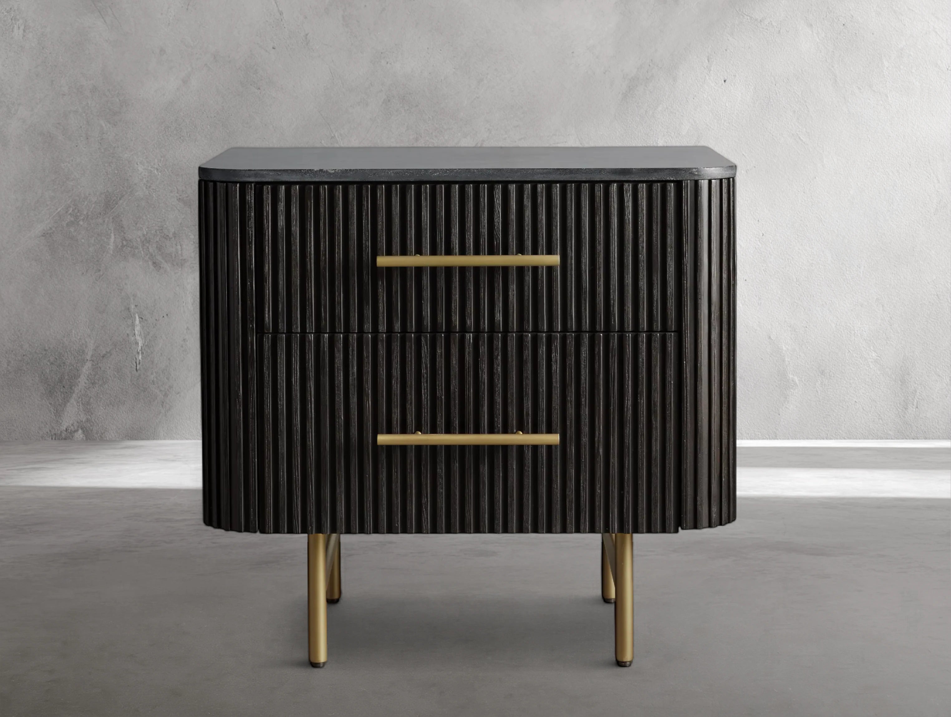 Rolphin Closed Nightstand