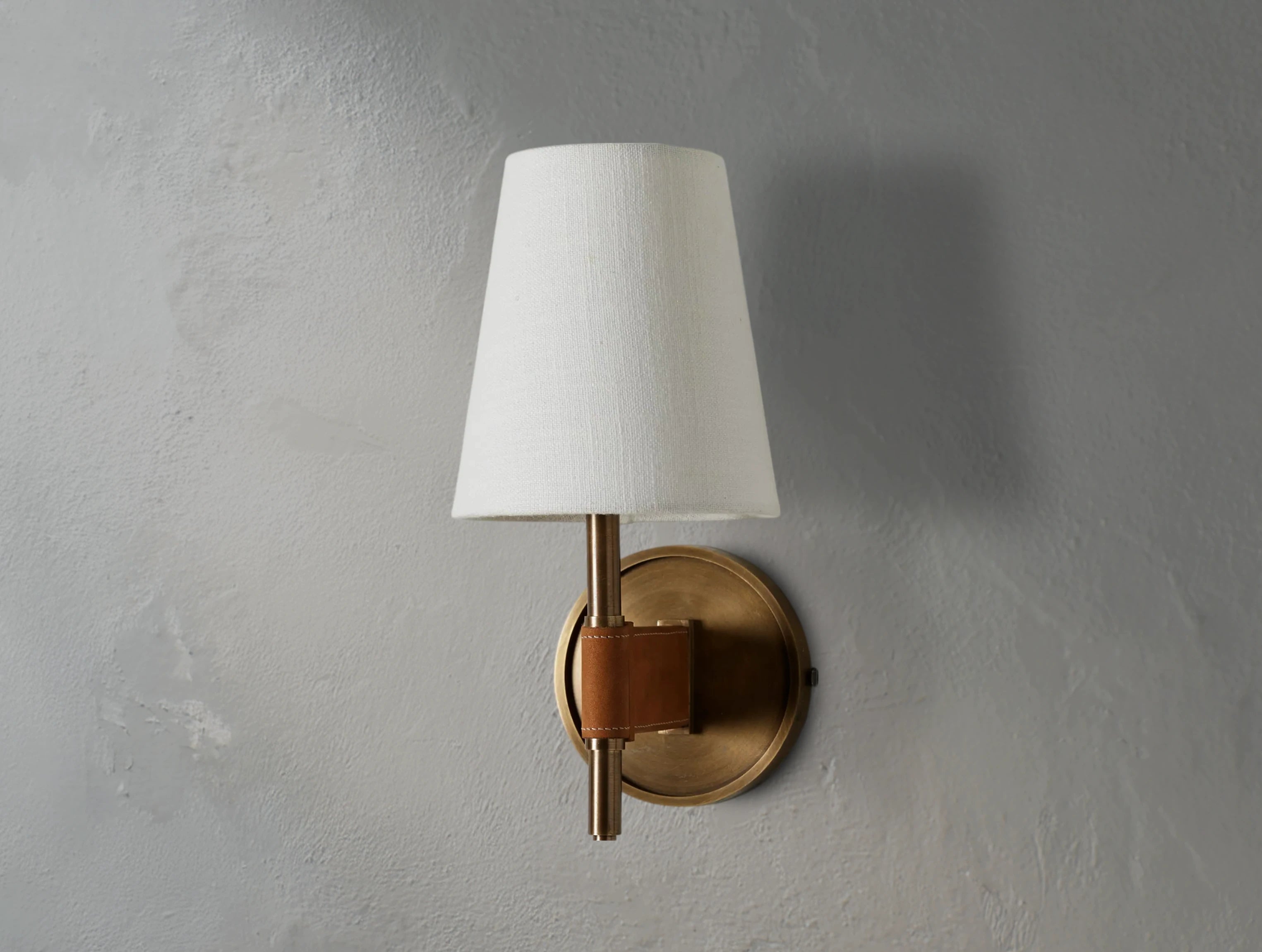 Notis Sconce