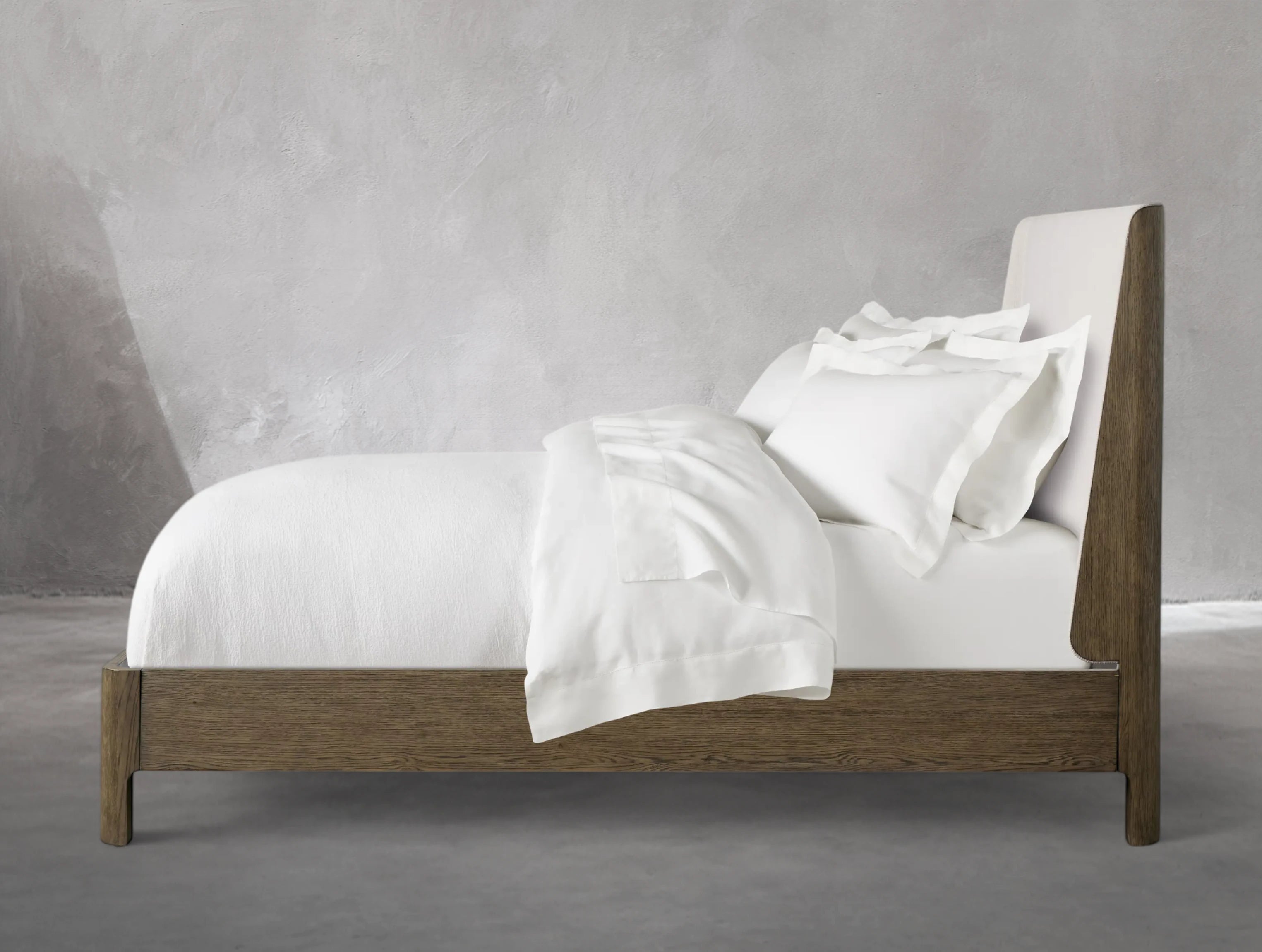Alistar Bed