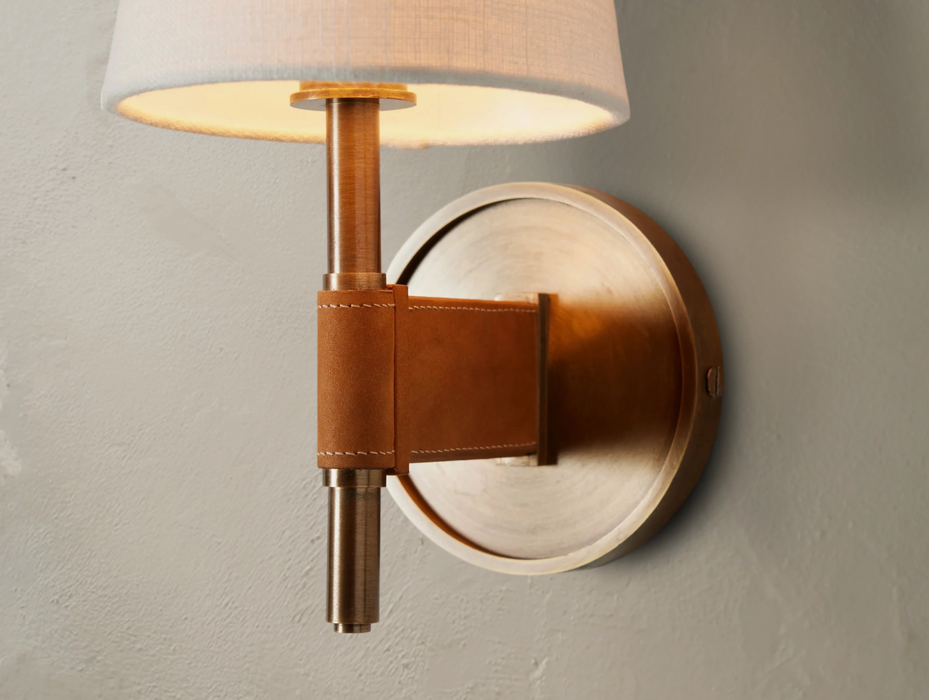 Notis Sconce