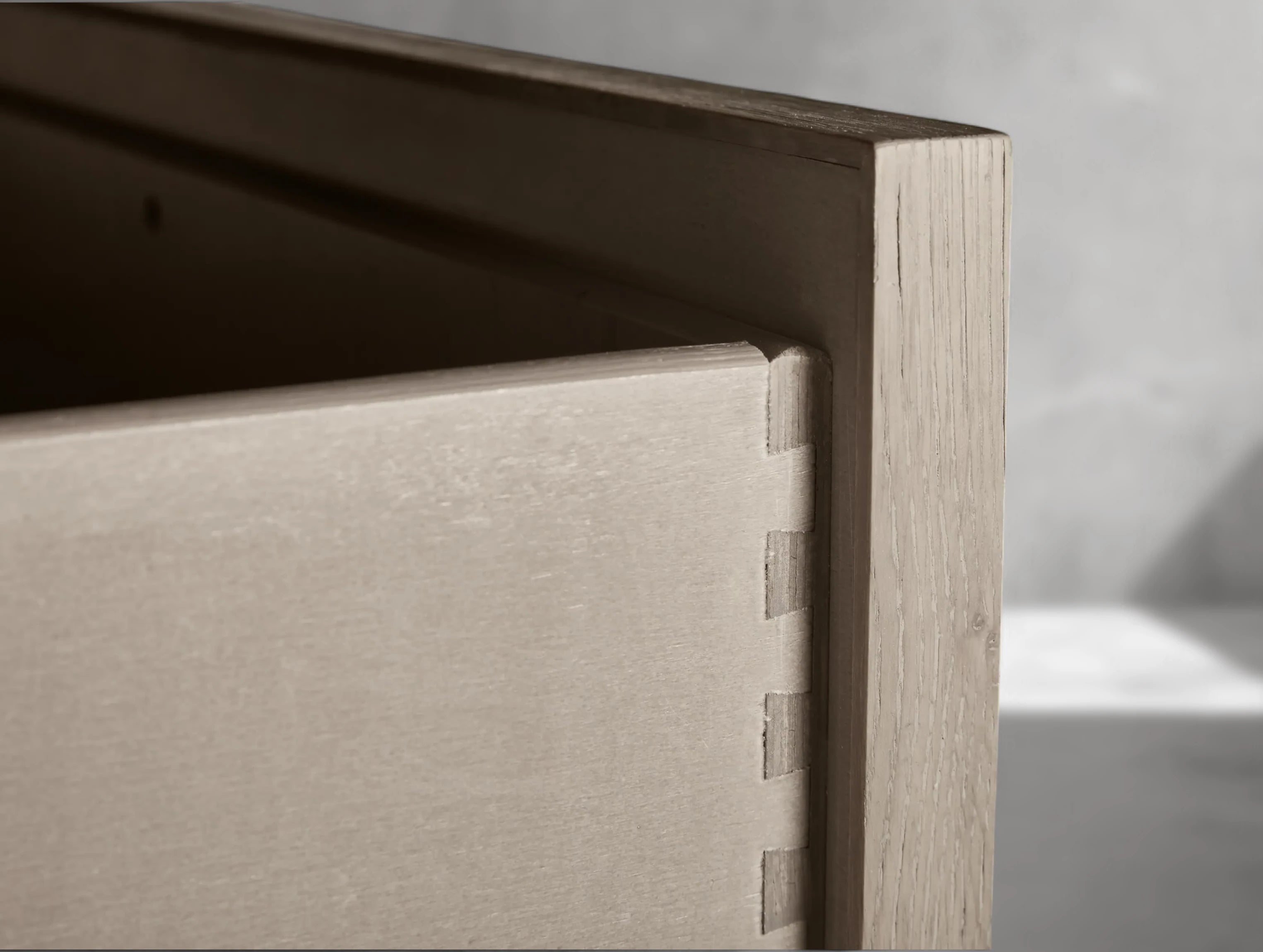 Ephlou Six-Drawer Dresser