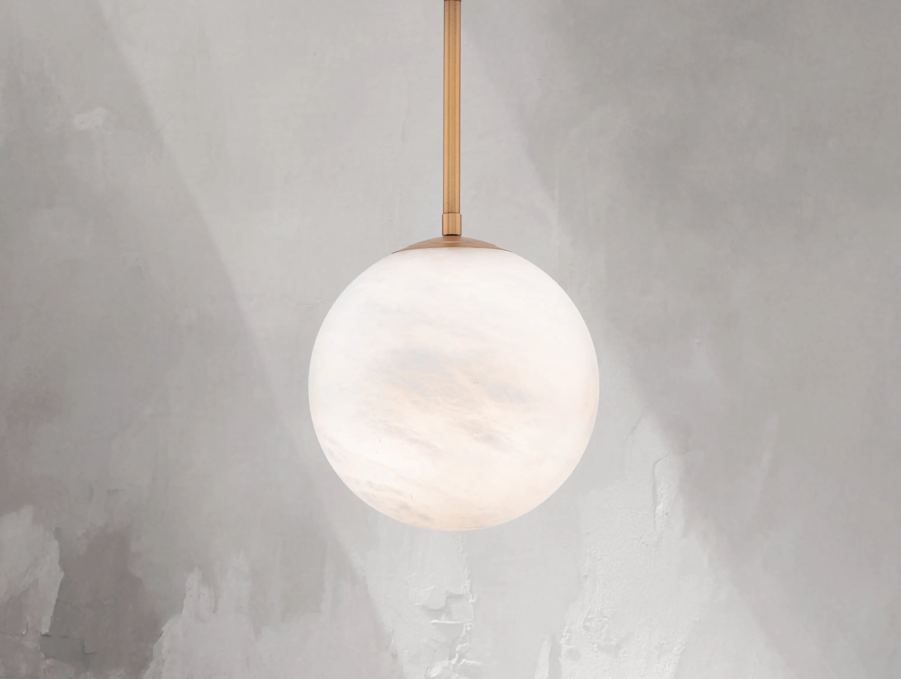 Alien-Alabaster-Globe-Pendant#color_brass